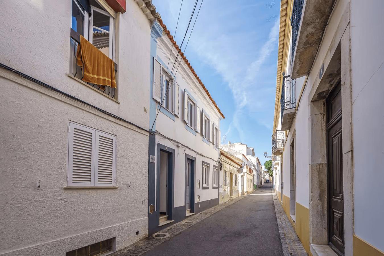 Lovely In With Terrace - Close To