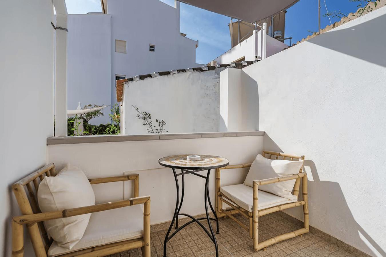 Lovely In With Terrace - Close To * Lagos